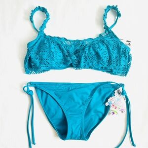 BECCA Ritual Flounce Crochet 2 Piece Top Bottom Bikini Set Blue Size Small